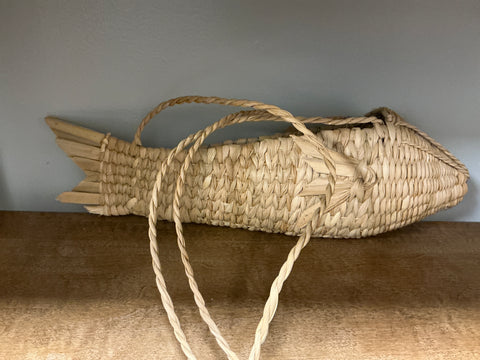 Fish hanging basket