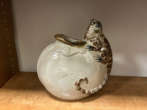 lizard vase