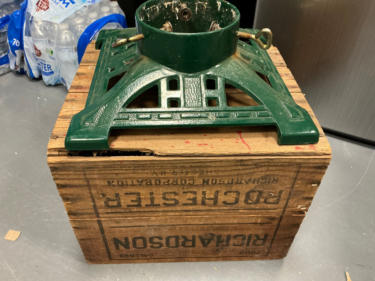 Vintage metal tree stand(box sold separately) – Eastwood home