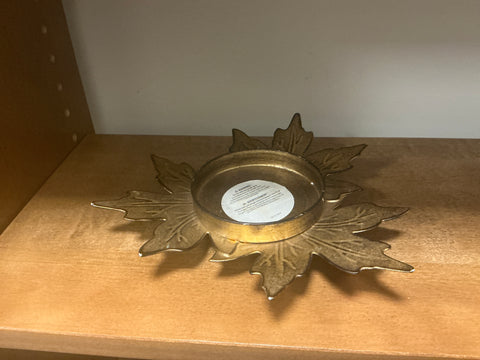 Leaf candle holder