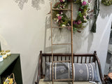 Small leaning ladder